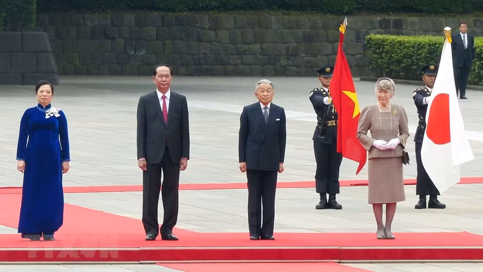  Le président Tran Dai Quang et son épouse ont été reçus par le roi japonais Akihito et l'impératrice du Japon, le 30 mai, au Palais impérial de Tokyo, au Japon. 