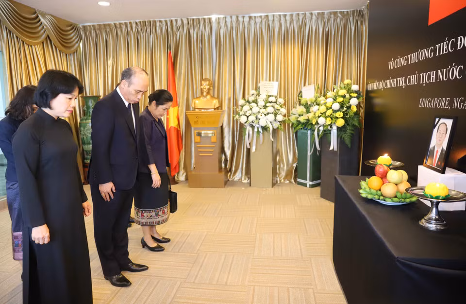 Les ambassadeurs du Laos... 
