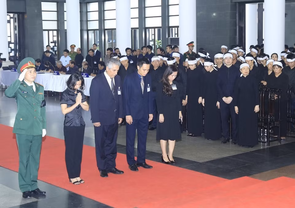 Une délégation de la Fédération mondiale des syndicats (World Federation of Trade Unions-WFTU), conduite son secrétaire général George Mavrikos, est allée rendre hommage au président Trân Dai Quang