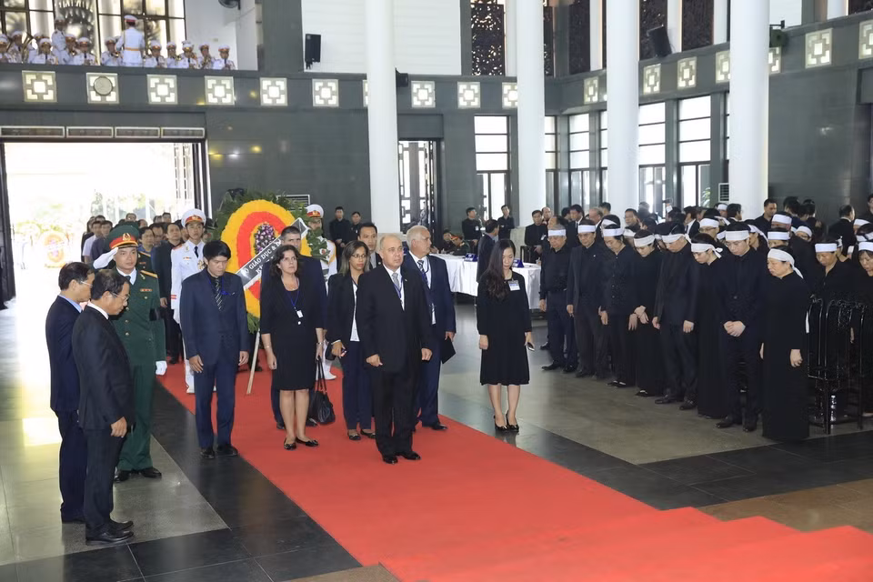 Une délégation de France est allée rendre un dernier hommage au président Trân Dai Quang.