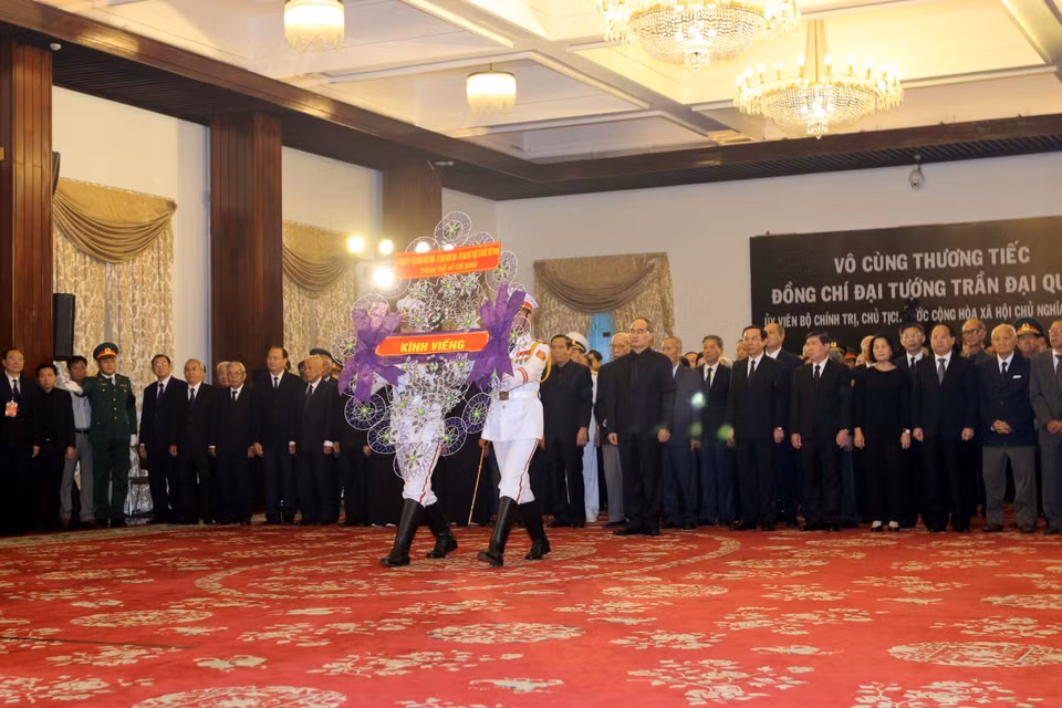 En même temps, la cérémonie funéraire du président Trân Dai Quang a lieu à la Salle de réunification de Hô Chi Minh-Ville...