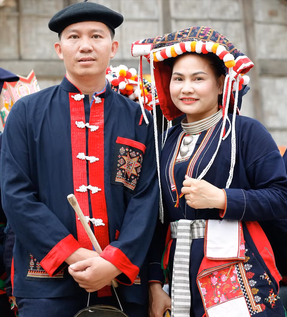 Les costumes traditionnels sont l'une des beautés des "Dao quân chet".