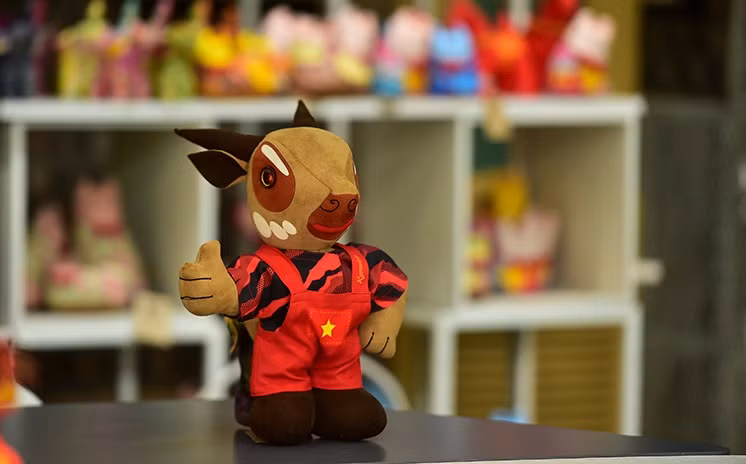 En raison du manque de main-d’œuvre, la société Kym Viet n'a produit qu'un millier de saolas en peluche. 