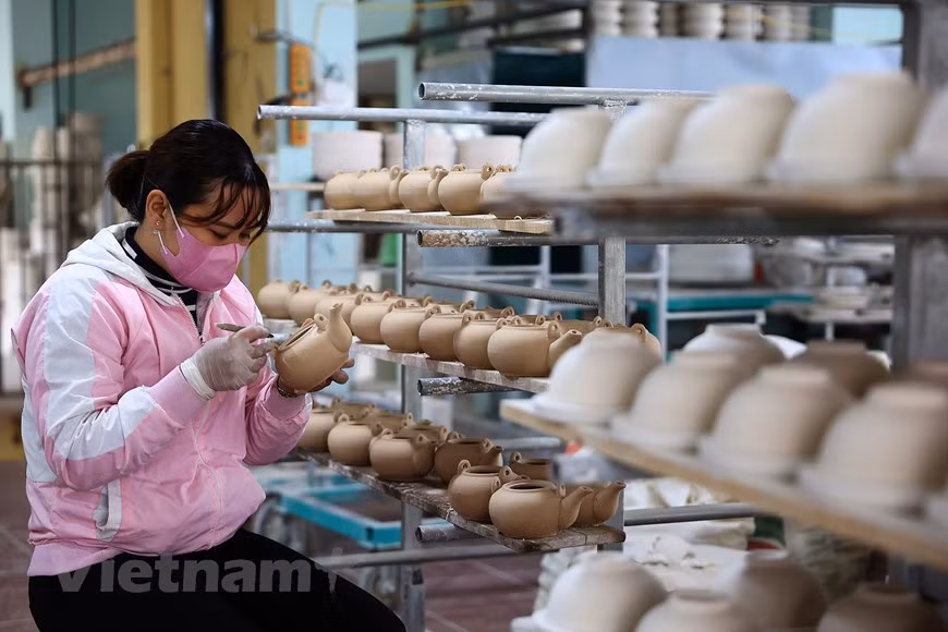 Céramiques ménagères, objets de culte, céramiques d'art, céramiques décoratives..., les produits de Bat Trang sont présents dans toutes les régions du pays et même exportés. 