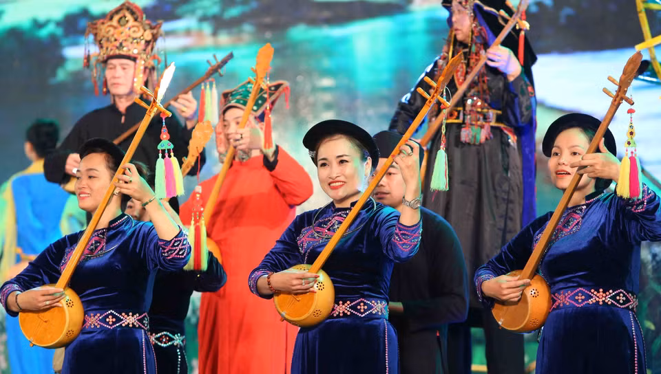 La cithare "Tinh", instrument indispensable au chant "Then".