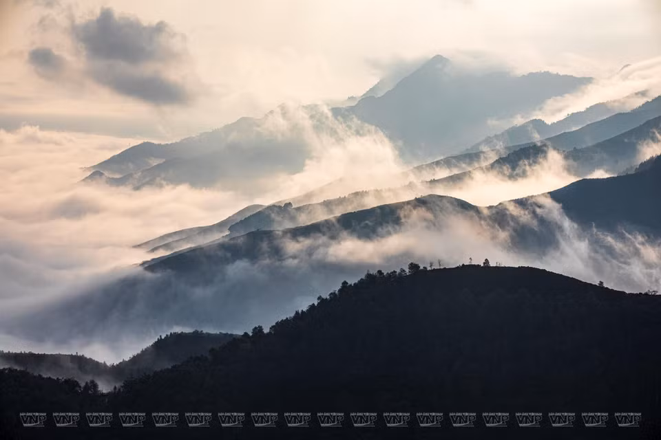 D'octobre à avril, presque tous les jours, les nuages s'amoncellent sur le sommet de Ta Xua.