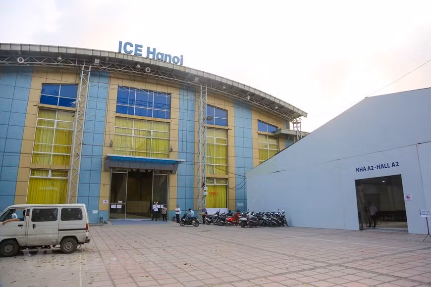 Le campus d'IMC est divisé en trois zones pour desservir des milliers de journalistes nationaux et étrangers. 