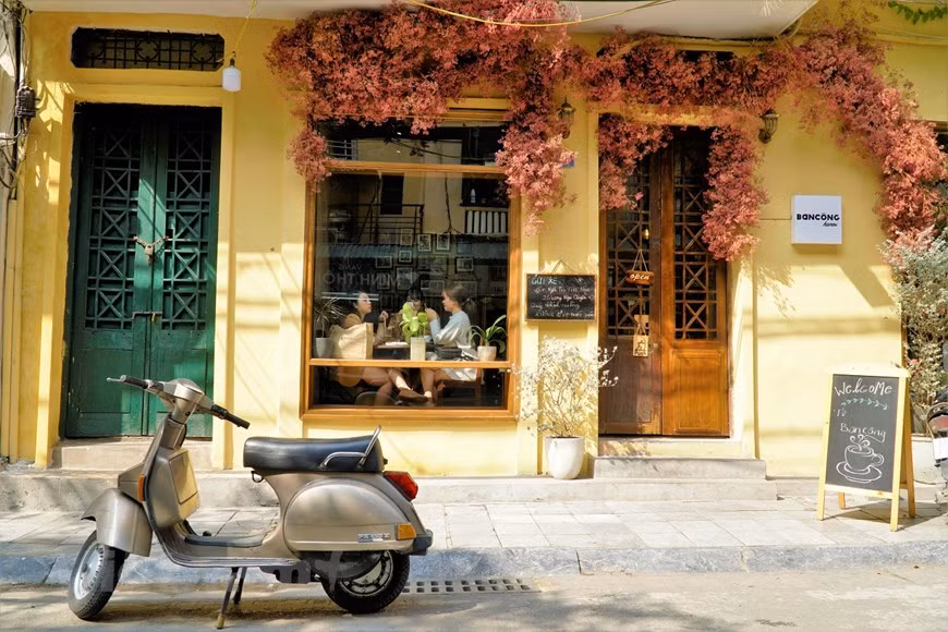 Un café de la rue Dinh Liet. Photo : Minh Hieu/Vietnam+