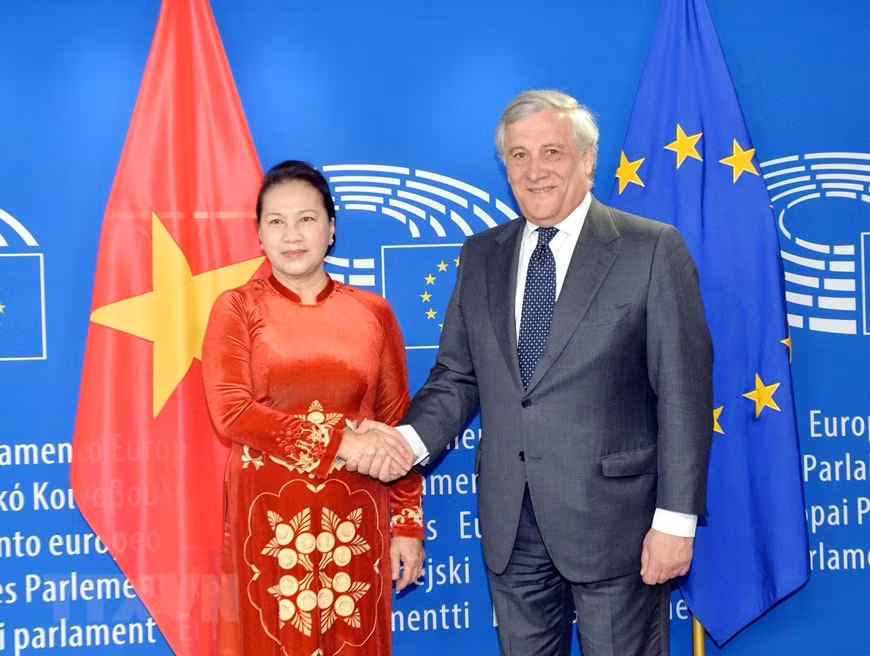 La présidente de l’Assemblée nationale, Nguyen Thi Kim Ngan, a eu le 4 avril à Bruxelles un entretien avec le président du Parlement européen, Antonio Tajani.