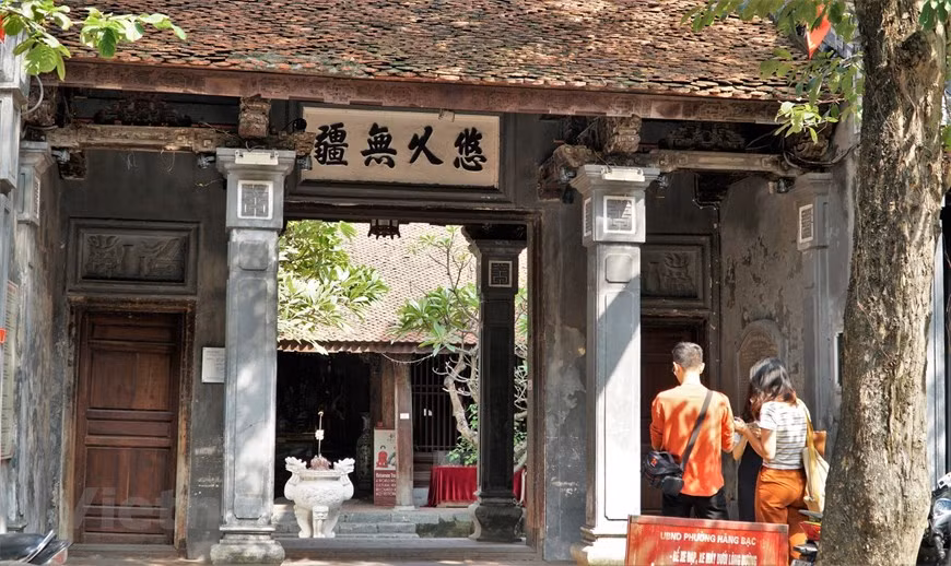 La maison commune Kim Ngan, située dans la rue Hang Bac a été construite à la période des Le postérieures. C'est le lieu d'accueil des activités culturelles patrimoniales à Hanoï. Photo : MInh HIeu/ Vietnam+