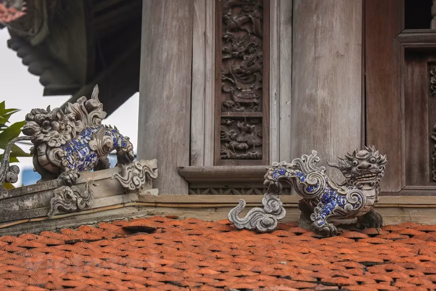 Des motifs de décoration minutieuse sur le toit de la pagode. Photo : Minh Son/ Vietnam+