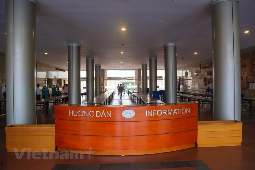 Le guichet d’information est situé dans le hall principal (Hall A). 