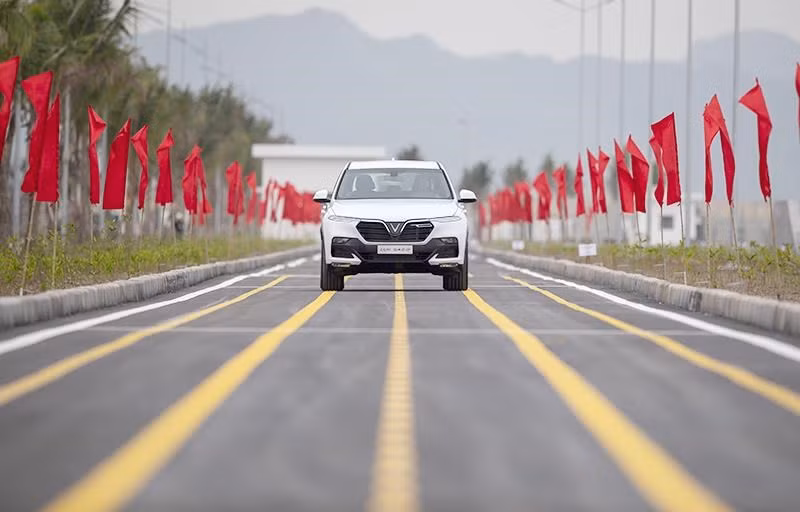 Le succès de la production et du fonctionnement de la voiture VinFast Lux SA2.0 constitue un tournant important de VinFast qui est prête à entrer en production en série de cette automobile.
