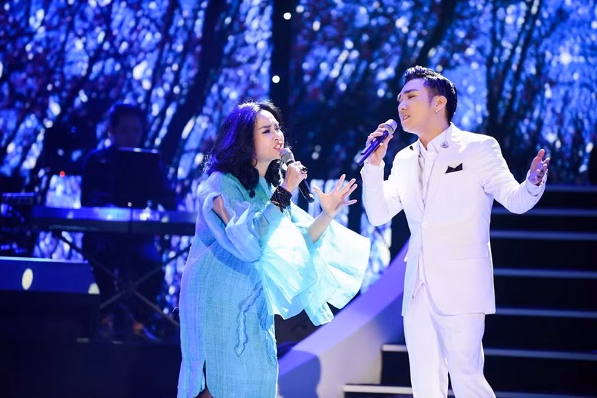 Thanh Lam et Quang Ha. Photo: VietnamPlus 