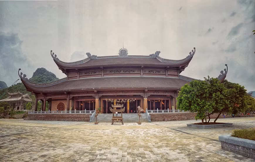Le complexe de la pagode Tam Chuc comprend Công Tam Quan (porte d’entrée à trois arches), Diên Quan Âm (sanctuaire de Bodhisattva ou Dame de la Miséricorde), Diên Tam Thê (sanctuaire des trois Bouddha représentant le passé, le présent et le futur), Diên Phap Chu (sanctuaire du Seigneur Bouddha Sakyamuni) et Chùa Ngoc (pagode de Jade). Photo: Vietnamplus 
