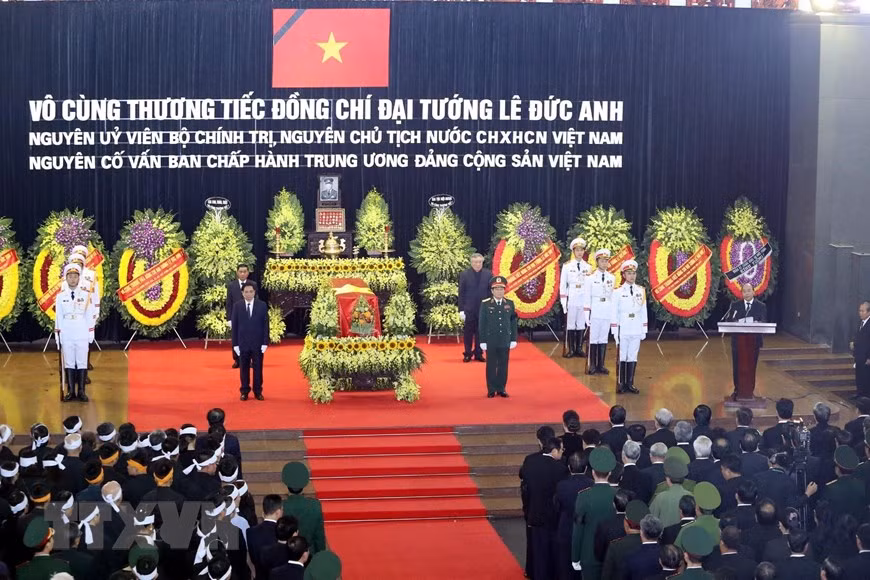 Panorama de la cérémonie commémorative à la mémoire de l'ancien président Lê Duc Anh.