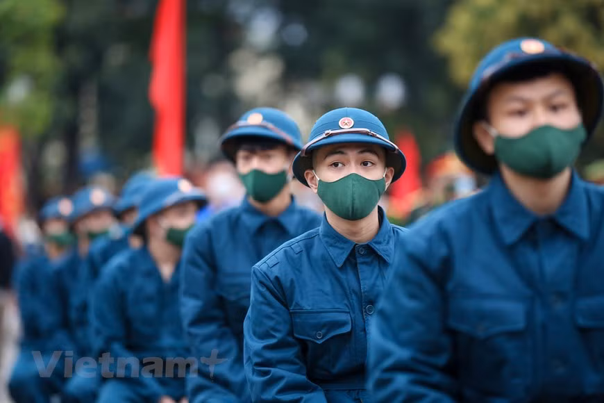  En 2021, Hanoï est chargée de recruter et d'appeler près de 4.500 jeunes hommes pour s'enrôler, effectuer les services militaire et policier. Photo: Vietnam+