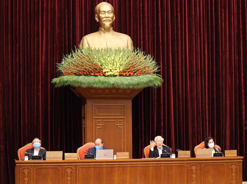 Le 23 avril 2020, au siège du Comité central du Parti, le secrétaire général et président de la République Nguyen Phu Trong a présidé une conférence nationale des cadres sur la situation, les tâches et les solutions de prévention et de contrôle de l'épidémie de COVID-19. Auparavant, le 30 mars 2020, Nguyen Phu Trong a lancé un appel aux Vietnamiens dans le pays et à l'étranger à s'unir pour assurer la victoire dans le combat contre le COVID-19.