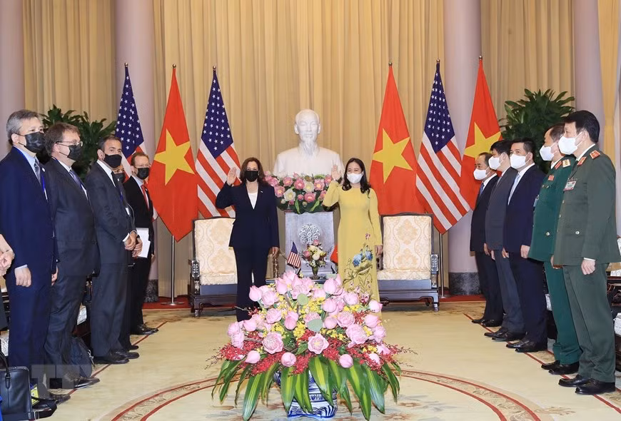 La vice-présidente vietnamienne Vo Thi Anh Xuan, celle américaine Kamala Harris et les délégués.