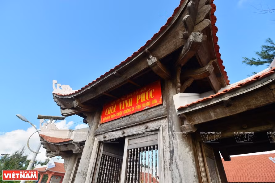 La pagode dispose d'une beauté simple comme de nombreux autres temples au Vietnam. 