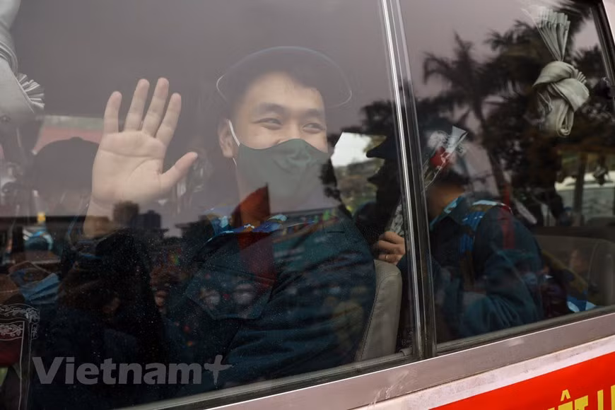 Les jeunes se sentent enthousiastes avant le départ. Photo: Vietnam+