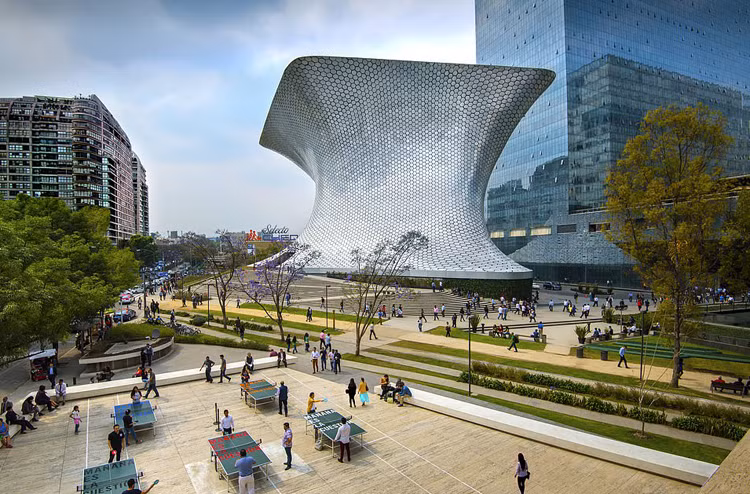 Le gigantesque musée Soumaya à Mexico, avec un espace de 16.000 m², a ouvert ses portes au public le 28 mars 2011. Photo: Getty Images 