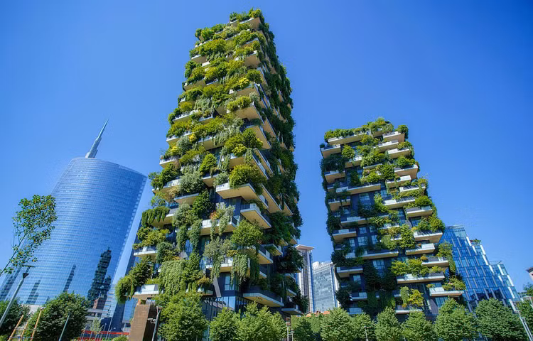 Le Bosco Verticale est un complexe composé de deux tours résidentielles construit en 2014 par l'architecte italien Stefano Boeri, situé dans le centre-ville de Milan. Il compte plus de 20.000 plantes, soit l'équivalent de deux hectares de forêt sur deux immeubles. Photo: Getty Images 