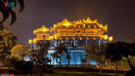 Le pavillon des cinq dragons.