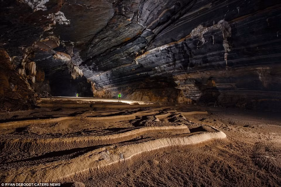 Le Parc présente un paysage de plateaux karstiques et de forêts tropicales, très divers du point de vue géologique et offre des phénomènes spectaculaires, dont de nombreuses grottes et rivières souterraines.