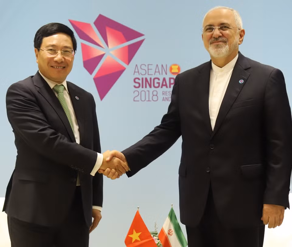  Le 2 août, à Singapour, le vice-Premier ministre et ministre des Affaires étrangères, Pham Binh Minh rencontre le ministre iranien des Affaires étrangères, Mohammad Javad Zarif. 