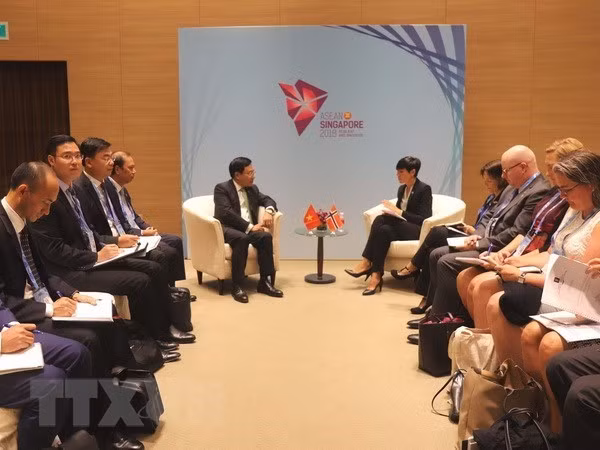 Séance de travail entre Pham Binh Minh et la ministre norvégienne des Affaires étrangères, Eriksen Søreide, le 2 août. 