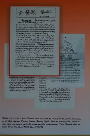 Le journaliste Nguyên Ai Quôc a laissé un grand héritage à la presse révolutionnaire vietnamienne avec plus de 2000 articles écrits sous près de 200 pseudonymes. L’hebdomadaire Thanh Nhiên, fondé par Nguyen Ai Quoc, a publié le 21 juin 1925 son premier numéro à Guangzhou, Chine.