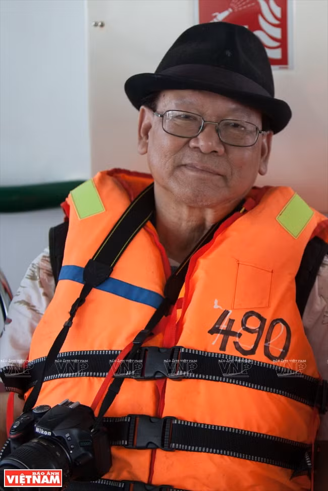 Le journaliste Nguyen Phuong Hung, rédacteur en chef de la Radio KBC, se rendait pour la 3e fois au district de Truong Sa. 