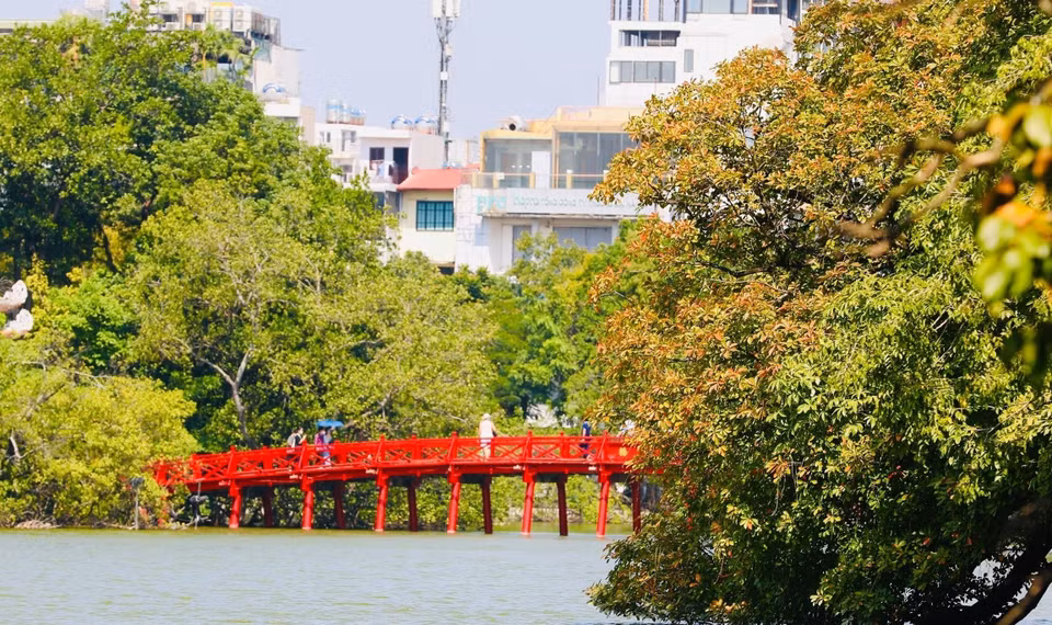Le lac Hoan Kiem à la fin de l'automne. 