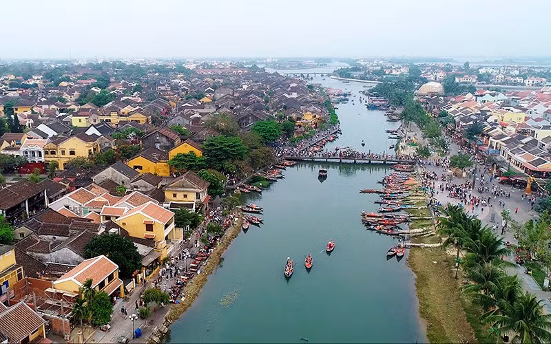 L'ancienne ville de Hoi An est une destination attrayante pour les touristes.