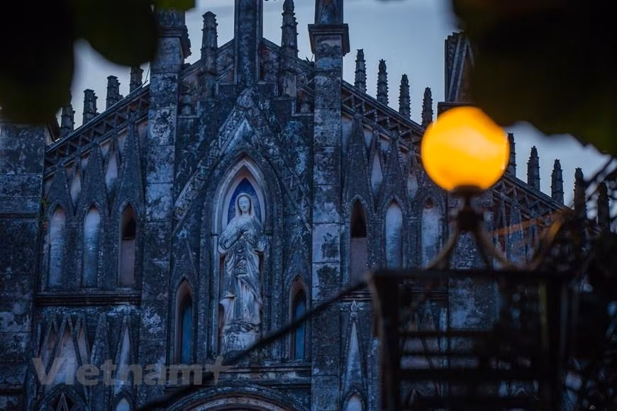 Les basiliques, qui sont honorées par le pape pour leur grande et ancienne architecture, rêvent une signification spirituelle et historique importante. 