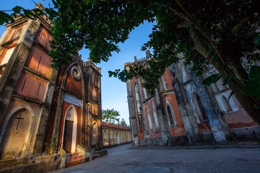 En 2010, le Saint-Siège et l'Ordre de la Congrégation du Culte Divin ont élevé l'église So Kien au rang de basilique, sous le titre de l'Immaculée-Conception. Elle est désormais devenue la quatrième basilique au Vietnam.