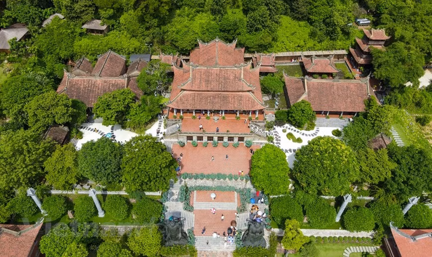 Les visiteurs peuvent facilement ressentir la paix et la tranquillité dans cette pagode. Photo : Vietnam+ 