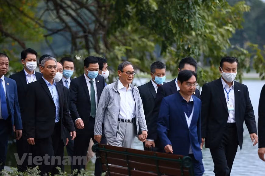  Après l’établissement de relations diplomatiques entre le Vietnam et le Japon le 21 septembre 1973, les relations bilatérales ont connu des développements rapides au cours des dernières années. La relation Vietnam-Japon est maintenant à son meilleur depuis l’établissement des relations diplomatiques, avec une grande confiance mutuelle. Les deux parties ont maintenu d’importants mécanismes de coopération tels que le Comité de coopération Vietnam-Japon, le dialogue de partenariat stratégique sur les affaires extérieures, la défense nationale et la sécurité au niveau des vice-ministres des Affaires étrangères, le dialogue sur la politique de défense au niveau vice-ministériel, le dialogue sur la sécurité au niveau des vice-ministres, le comité mixte sur le commerce. Photo : Vietnamplus 