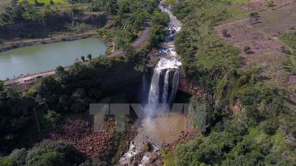 La chute Phu Cuong, district de Chu Se
