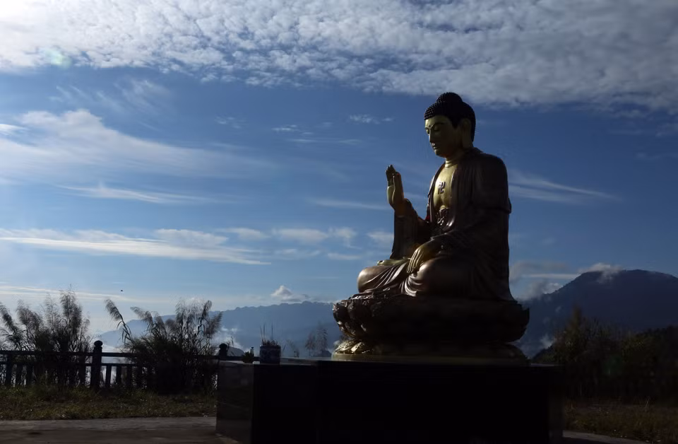 Le mont Lao Ty Phung est également un lieu de pèlerinage très prisé. Photo : VNA 