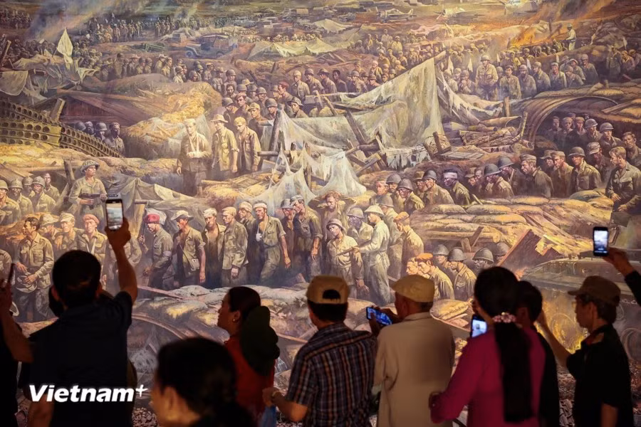 Le Musée de la Victoire historique de Diên Biên Phu offre aux visiteurs une vision complète et intuitive de la bataille de Diên Biên Phu, le tout dans une présentation vivante et panoramique. Photo: VietnamPlus