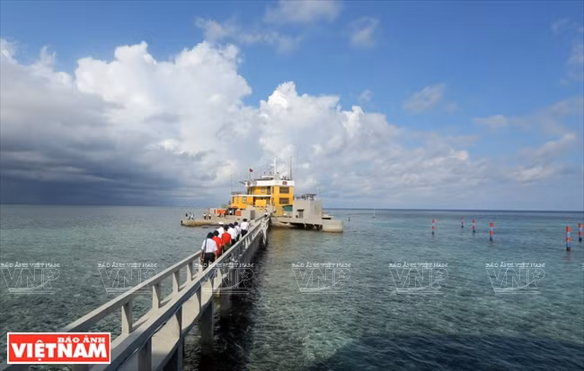 Le récif de Co Lin a une position importante en mer. Photo: Thong Thien