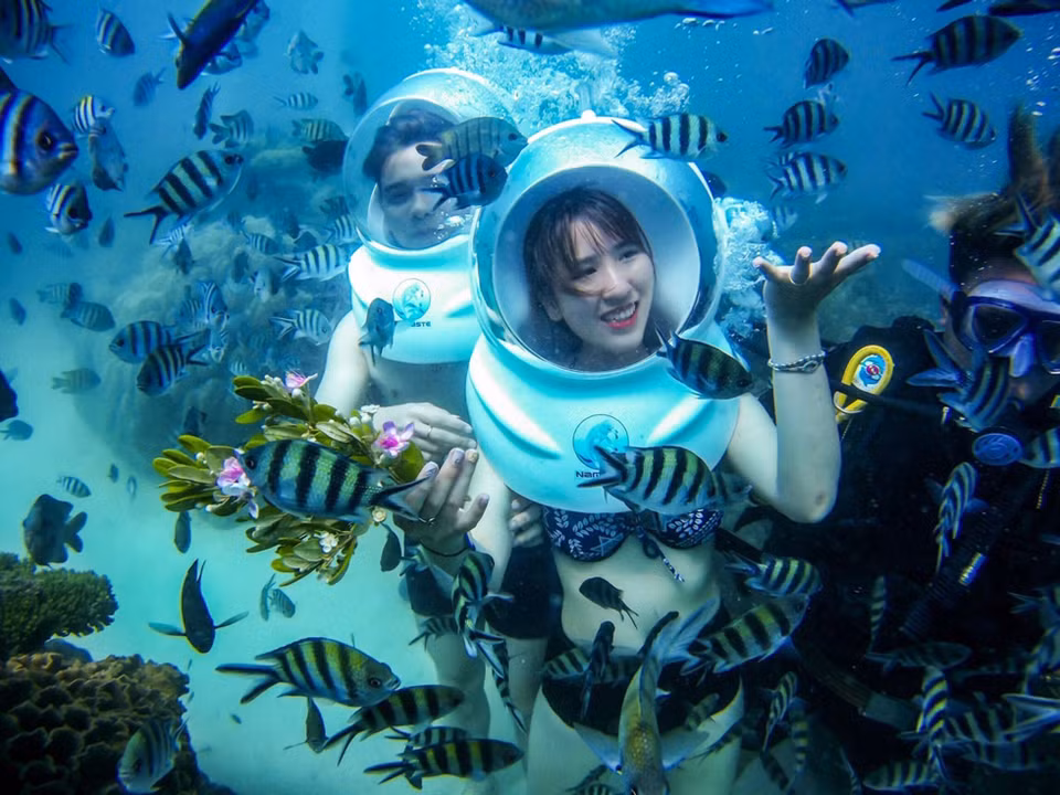 À Phu Quoc, les touristes peuvent plonger au fond de la mer et contempler de leurs propres yeux les coraux. Photo: VNA