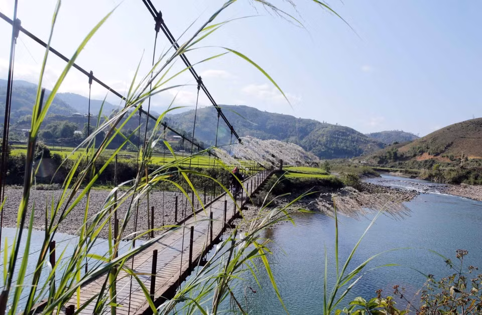Une fois arrivés au hameau de Na Khuong dans la commune de Ban Bo, district de Tam Duong, province montagneuse de Lai Chau (Nord), les visiteurs seront impressionnés par 25 roues hydrauliques géantes. Photo: VNA