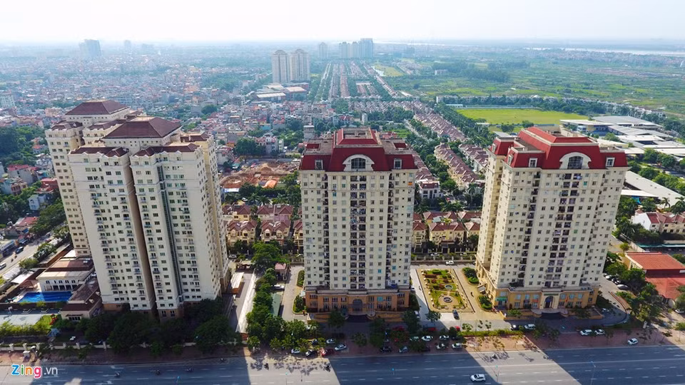 La zone urbaine Nam Thang Long est une combinaison de nombreux projets urbains sur les communes de Xuân Dinh, Dông Ngac (arrondissement Bac Tu Liêm) et Phu Thuong, Xuân La (arrondissement de Tây Hô). 