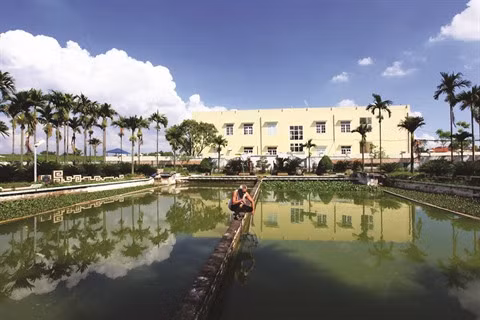 Trân Công Bang compte dans sa ferme 13 aquariums totalisant 2.700 m², où il y élève des tortues pour la reproduction et pour la viande. Elles doivent atteindre 4 à 5 kilos pour être exportées. 