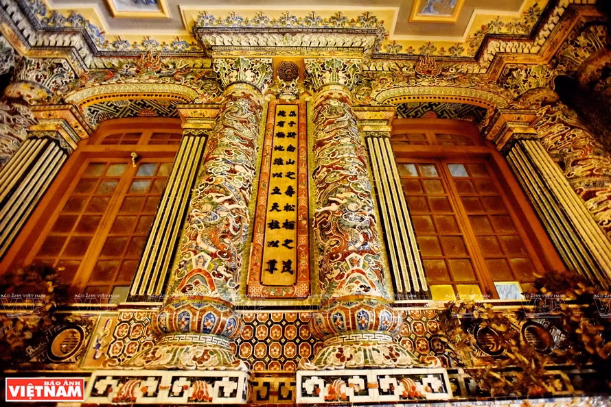 Piliers avec des motifs de décoration délicats. Photo: VNP 