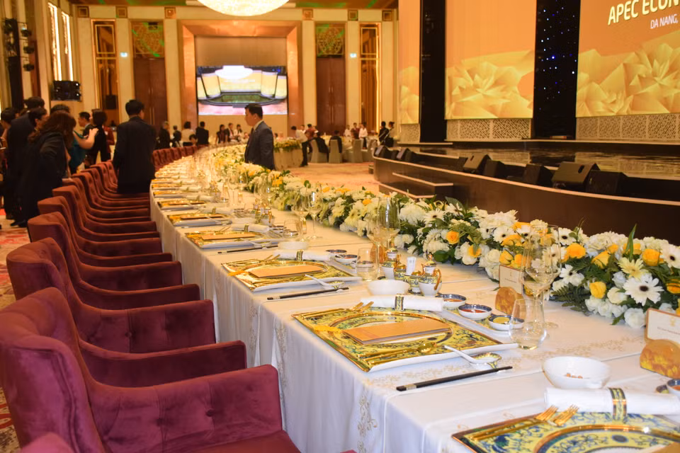 Des produits de la SARL de céramique Minh Long 1 utilisés lors du dîner de gala de l’APEC 2017. 