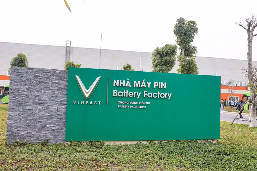 À l'extérieur de l'usine de batteries de VinFast. Photo: Vietnam+